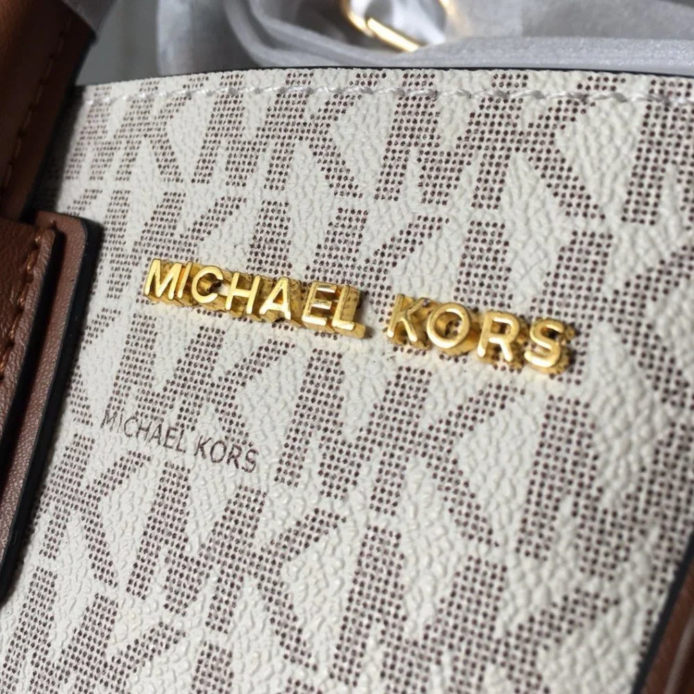 💎 Michael Kors Metal Logo Totes Silver tone hardware 💎 - Picture 5 of 9